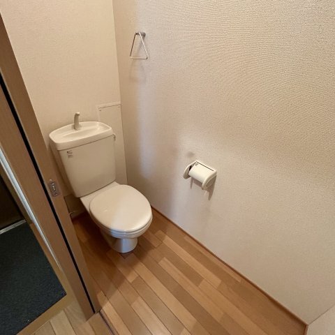 ����3