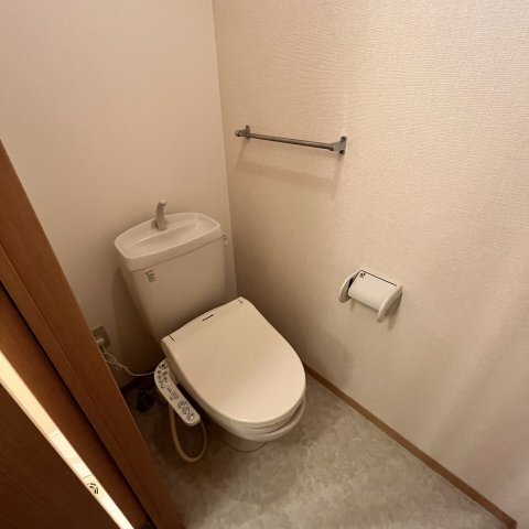 ����18