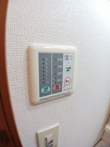 ����12