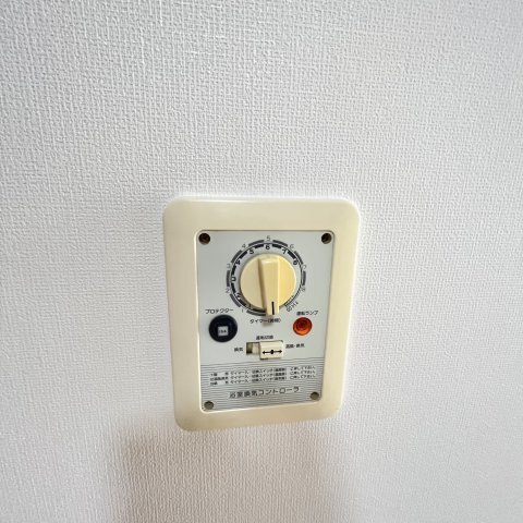 ����13