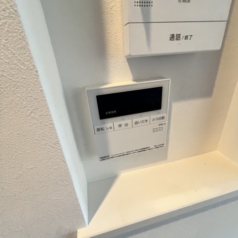 ����18