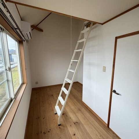 ����26