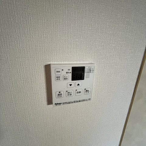 ����15