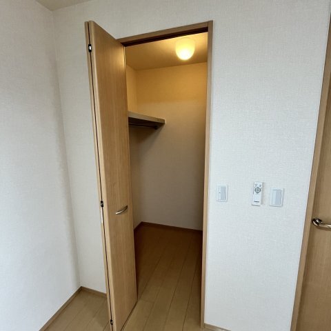 ����20