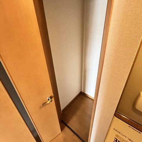 ����18