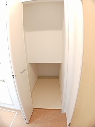 ����12