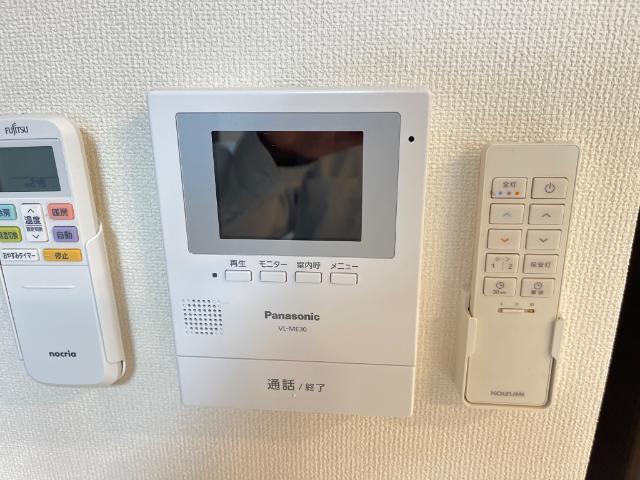 ����16