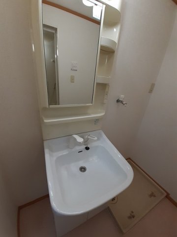 ����4