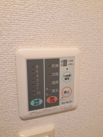 ����12