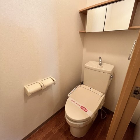 ����15