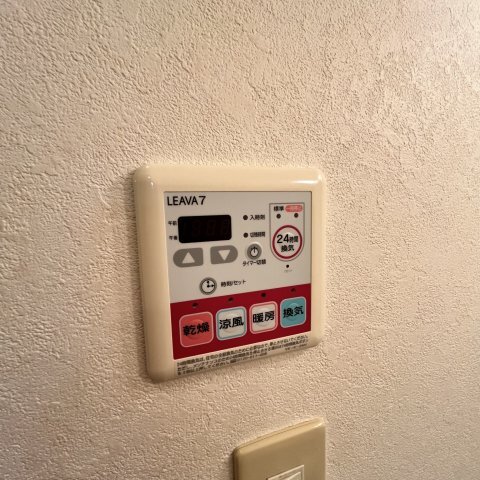 ����16