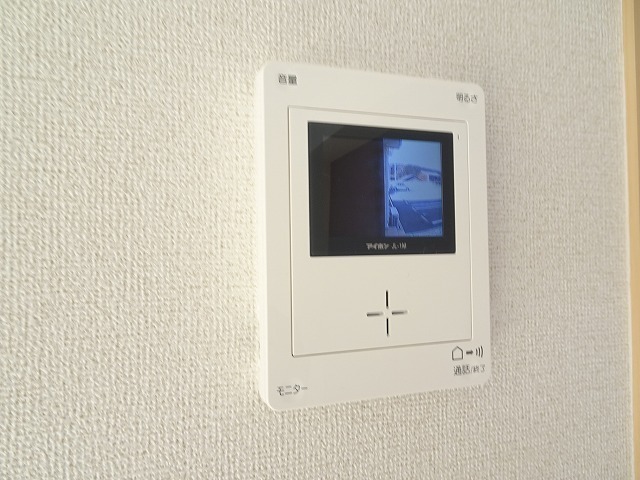 ����12
