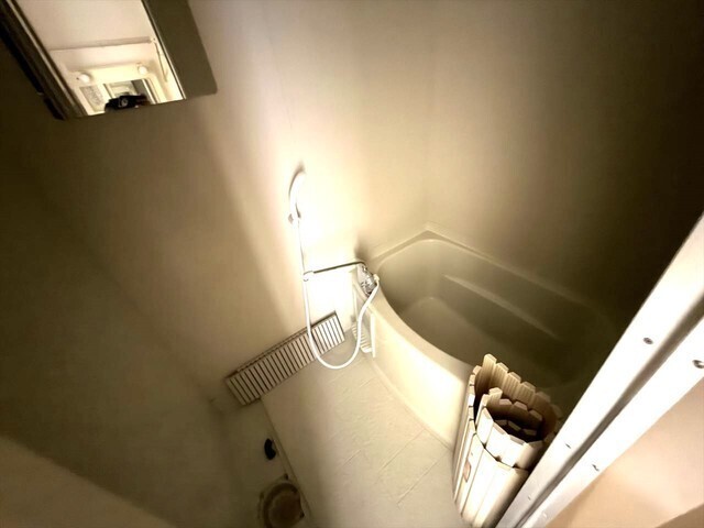 ����3