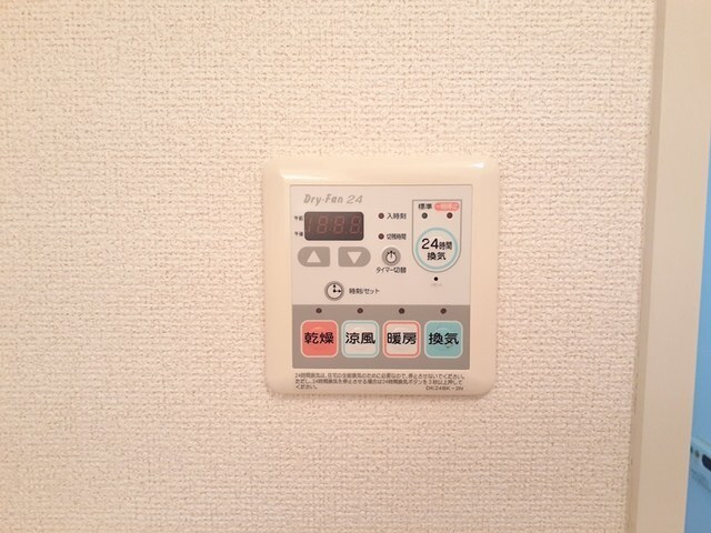 ����12