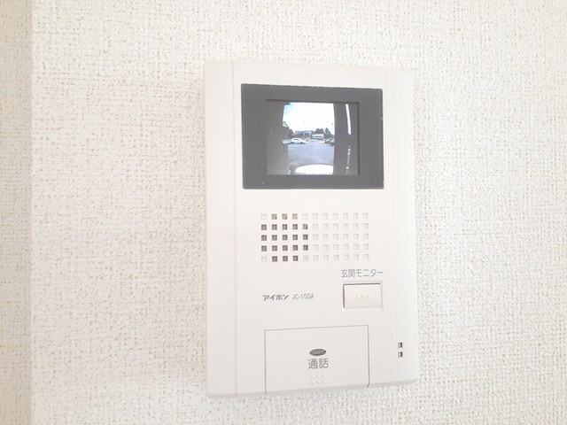 ����12