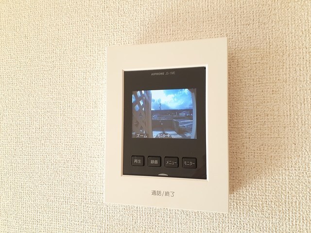 ����12