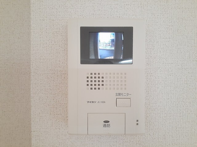 ����12