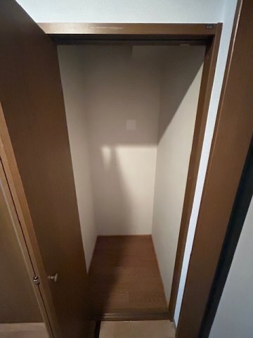 ����12