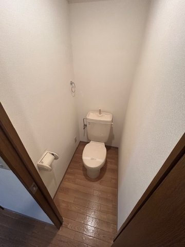 ����4