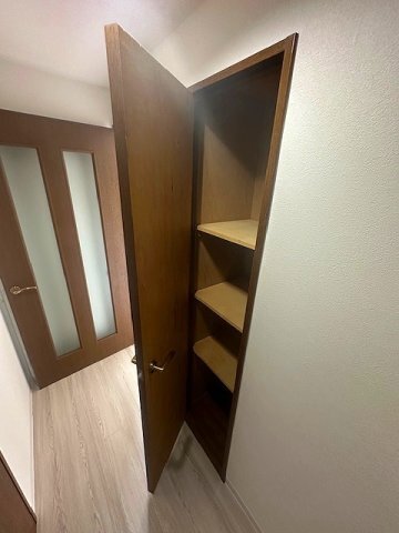 ����9