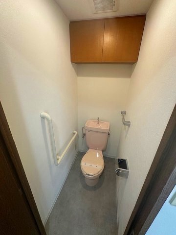 ����4