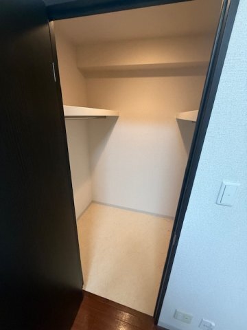����13