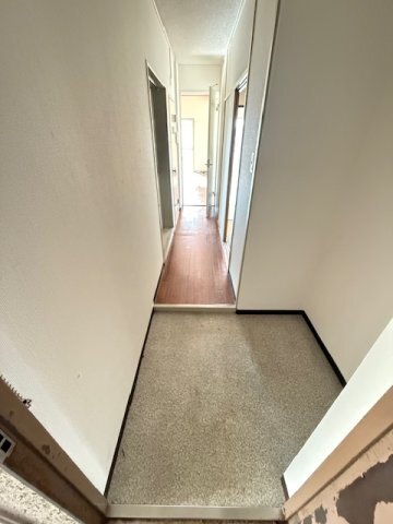 ����15