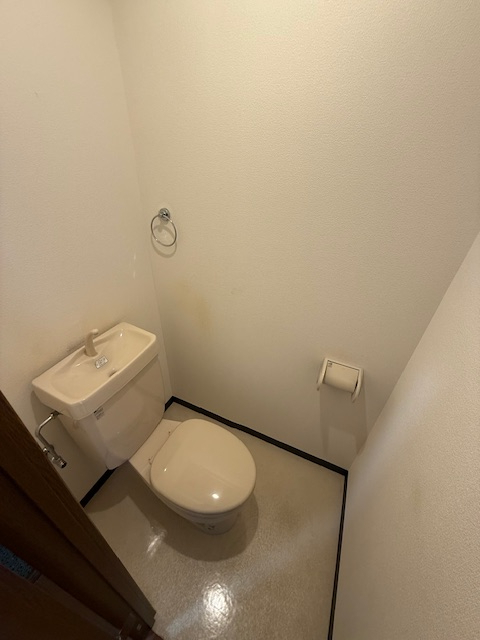 ����4