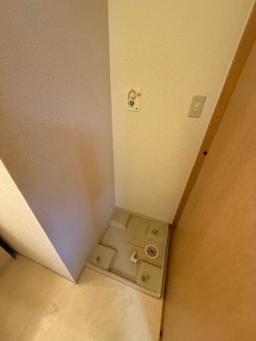 ����13