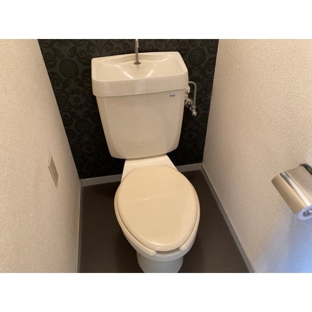 ����4