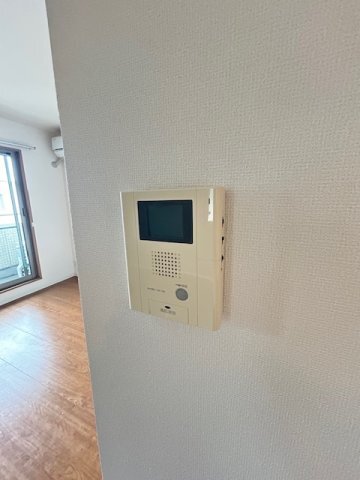 ����11