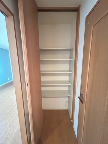 ����21